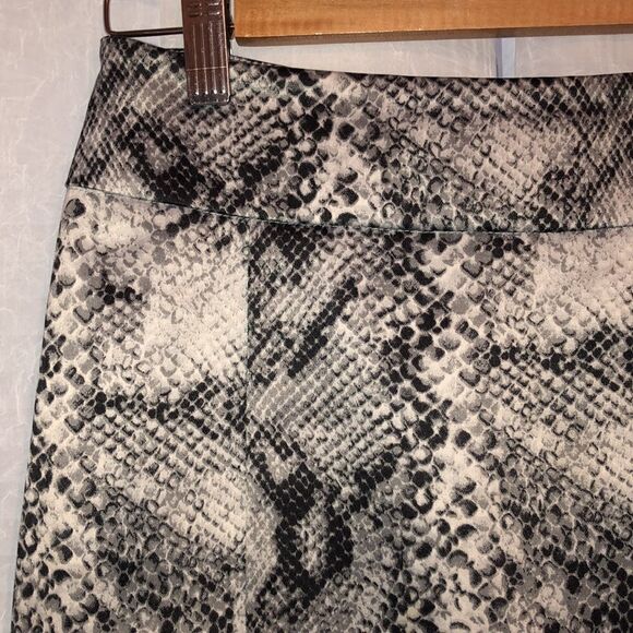 NY&Co 2 Stretch Python Print Gray Silver Pencil Skirt - Picture 4 of 13
